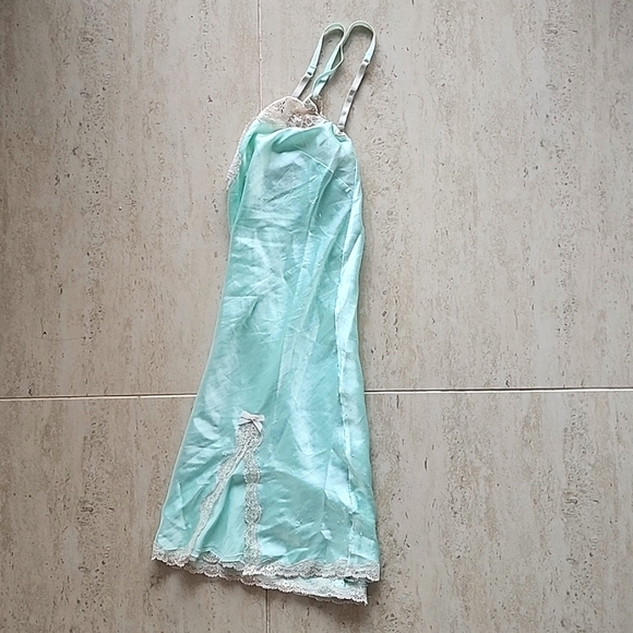 Victoria Secret Cliche - Picture 9 of 10